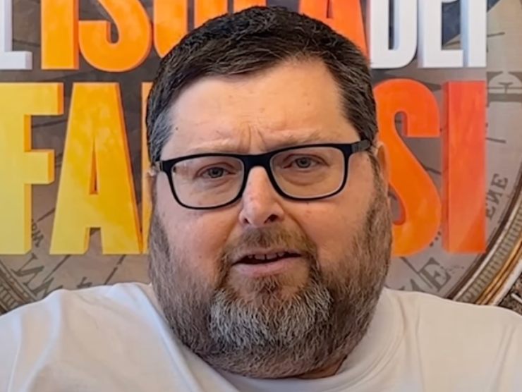 mario adinolfi nel video di presentazione per l'isola dei famosi 